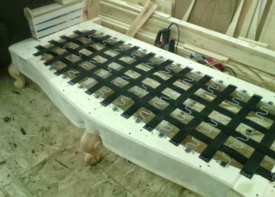 Serpent de printemps dans le canapé.