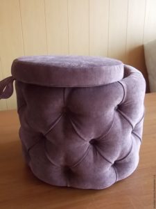 Pouf avec attache de calèche