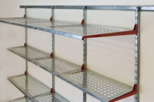 Assemblage d'une étagère murale ouverte