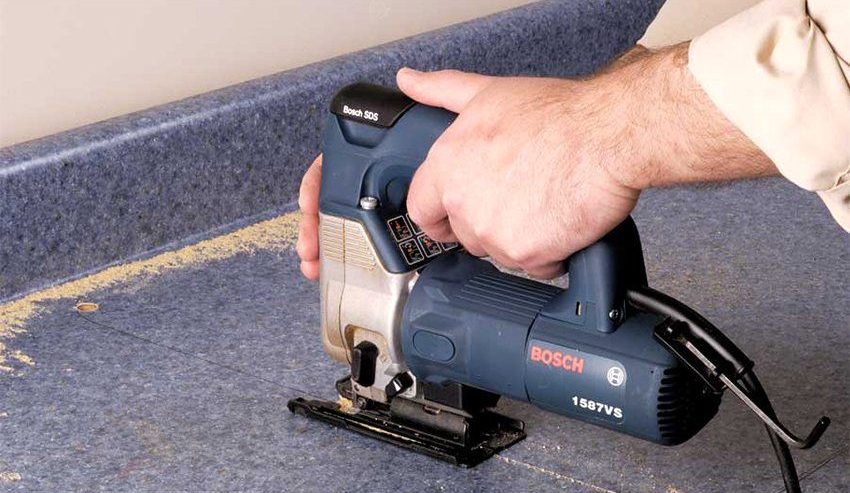 Création d'un trou pour l'évier.