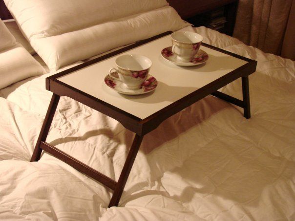 Table de petit déjeuner au lit