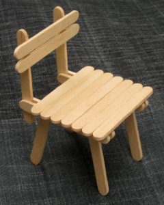Chaise pour poupées