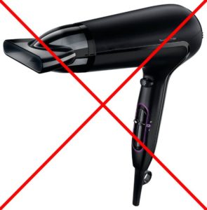 Le téléphone ne doit pas être séché avec un sèche-cheveux.