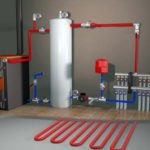 Accumulateur de chaleur dans la tuyauterie d'une chaudière à combustible solide