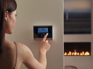 Thermostat sur la chaudière de chauffage.