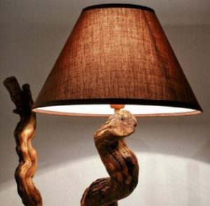 Lampadaire en bois 