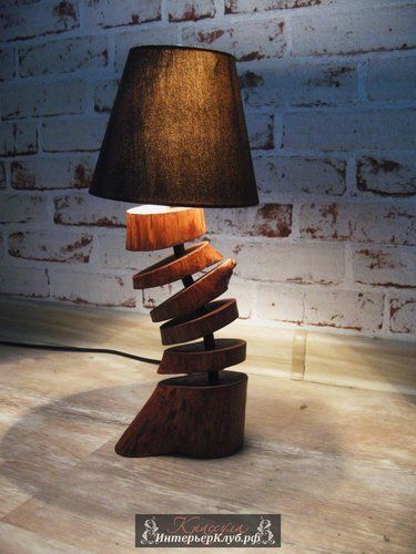 Lampadaire en bois 