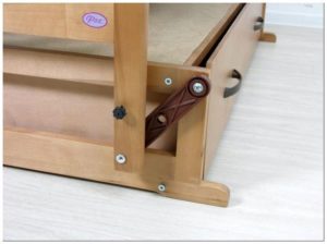 Installation du mécanisme pendulaire dans le berceau.