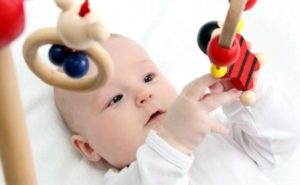 Pourquoi avez-vous besoin d'un mobile pour votre berceau ?