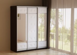 Miroir de garde-robe.