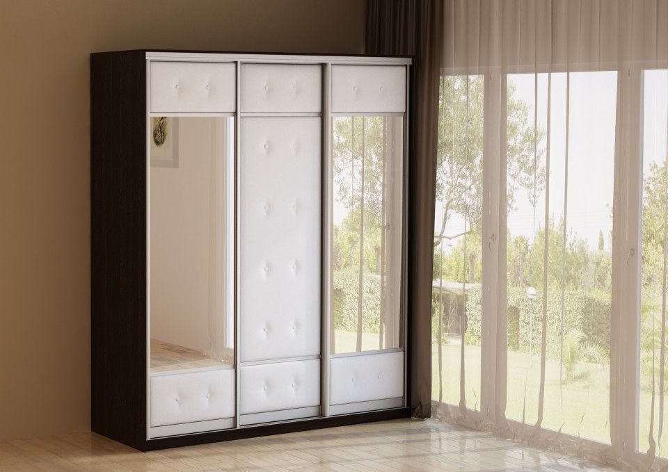 Miroir de garde-robe.