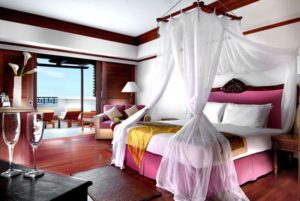 Ciel de lit au-dessus du lit