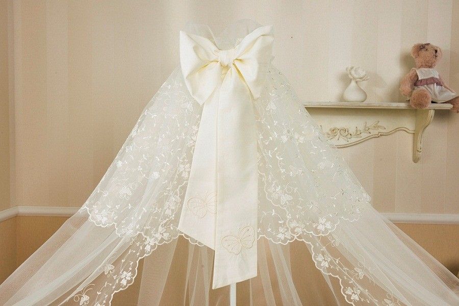 pourquoi y a-t-il un auvent dans le berceau ?