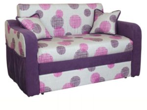 canapé dans la chambre des enfants