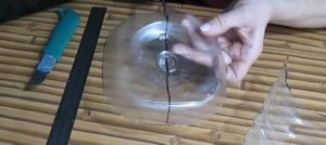 Nous avons également coupé le fond en deux moitiés.