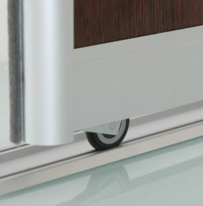 comment fonctionne une porte d'armoire ?