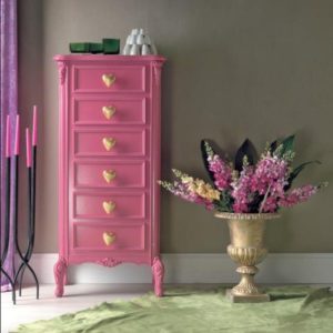 Commode dans la chambre