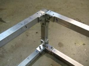 Lit à faire soi-même fabriqué à partir d'un tube profilé