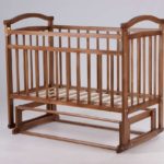 berceau avec pendule