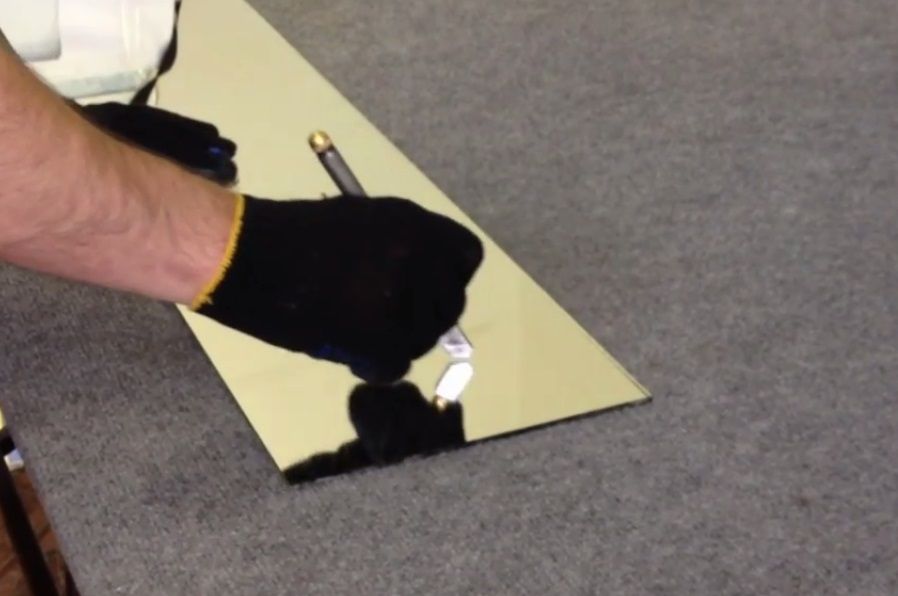 Coupez le miroir vous-même