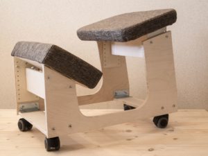 assemblage de chaise genou