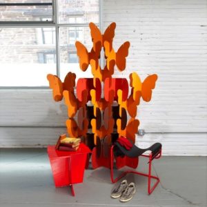 Paravent en carton en forme de papillons