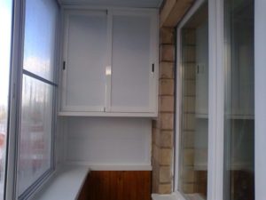 armoire sur le balcon