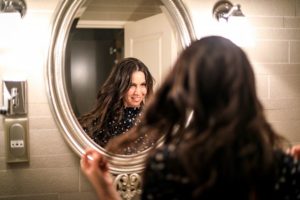 éliminer la négativité du miroir