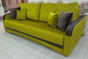 velours sur le canapé