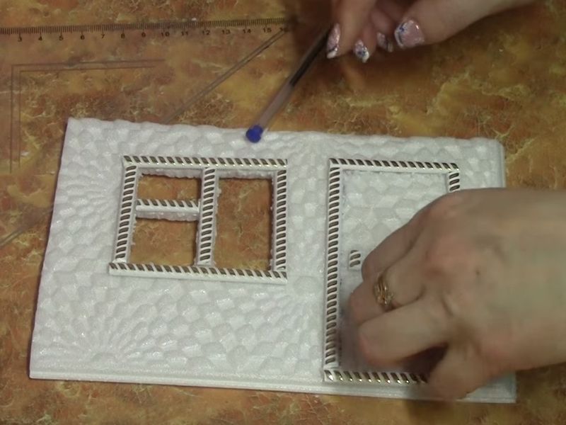 Nous décorons les fenêtres et les portes.