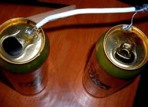 À l'aide d'un fer à souder, nous fixons les contacts aux banques