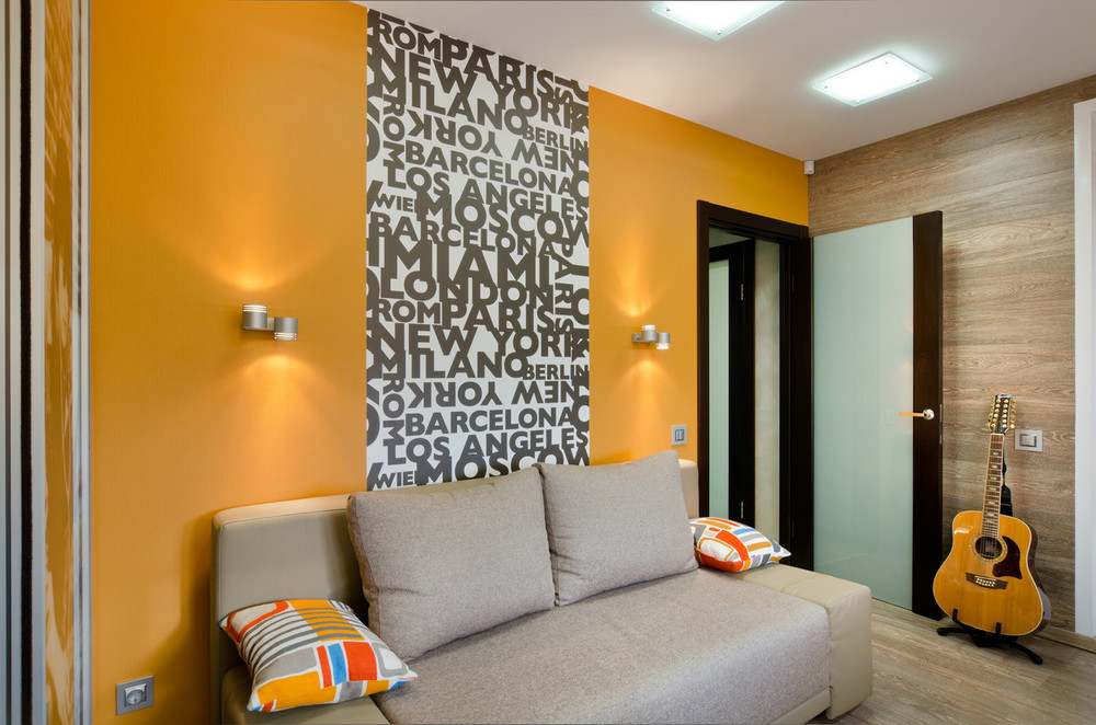 Stratifié sur le mur à l'intérieur du salon