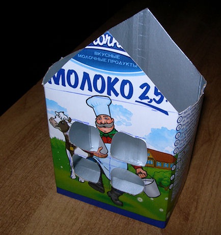 Préparation d'une maison à partir d'une boîte.