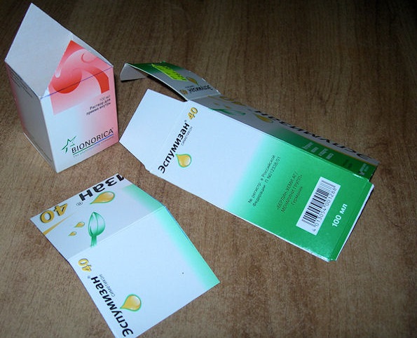 Une petite maison peut être construite à partir d'un emballage de pilules.