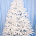Sapin de Noël artificiel blanc.