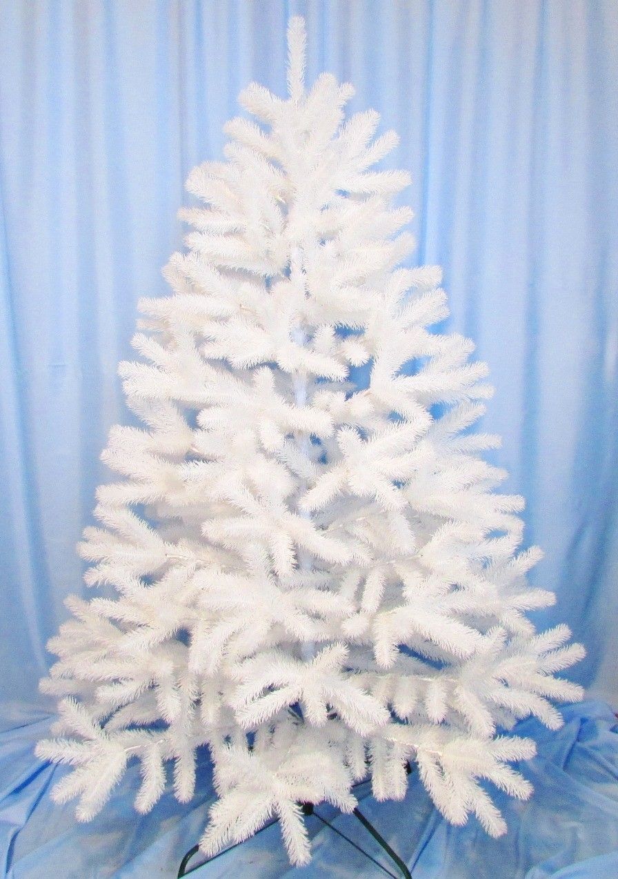 Sapin de Noël artificiel blanc.