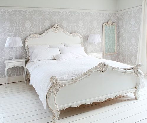 Sol blanc de style provençal.