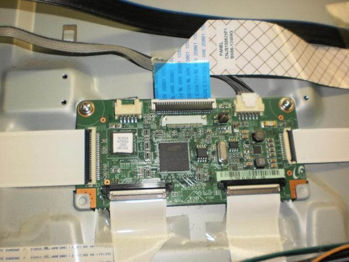 T con chip dans la télévision.