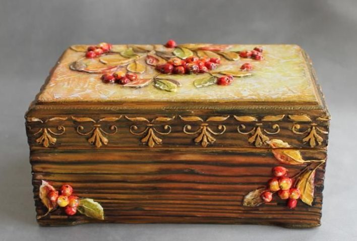 Décor de poitrine selon une technique tridimensionnelle.