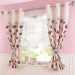 Option de conception avec des rideaux courts.