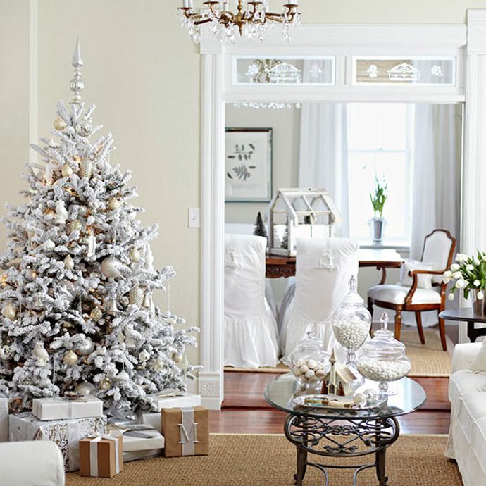 Photo d'un sapin de Noël blanc à l'intérieur