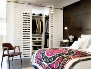 Comment faire une armoire dans une petite chambre