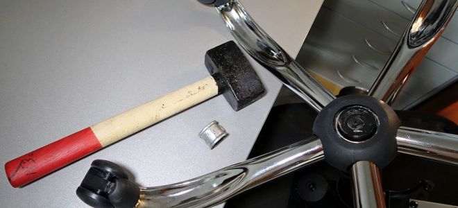 Comment retirer un vérin à gaz d'une base métallique