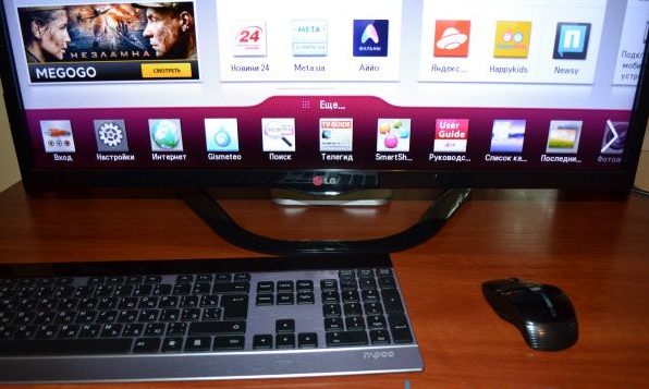 Contrôlez le téléviseur via le clavier et la souris.