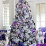 Comment décorer un sapin de Noël blanc