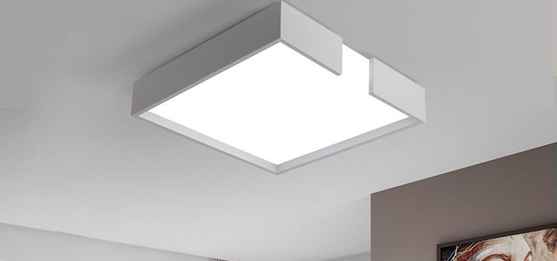 Lustre carré pour plafond tendu.