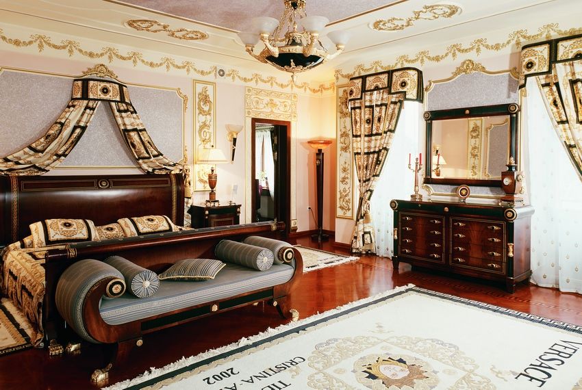 Meubles de chambre de style Empire.