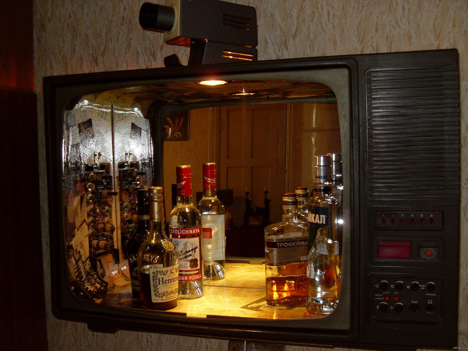Mini-bar DIY à partir d'un vieux téléviseur