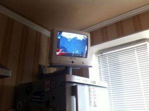 Est-il possible de mettre une télévision sur un réfrigérateur ?