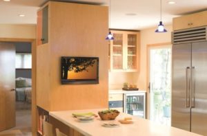 A quelle hauteur est-il d'usage de suspendre une télévision ? 